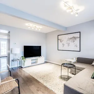 Two Bedroom Town-house 10 Min To Downtown Ottawa