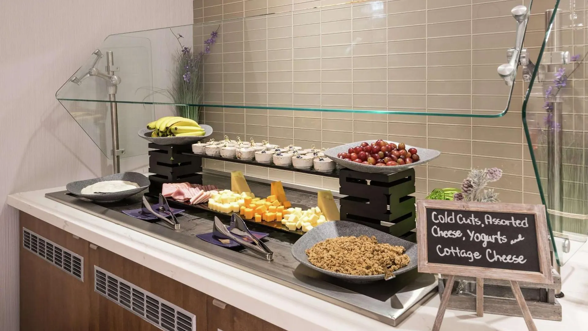 Hilton Garden Inn Ottawa Downtown Hotel