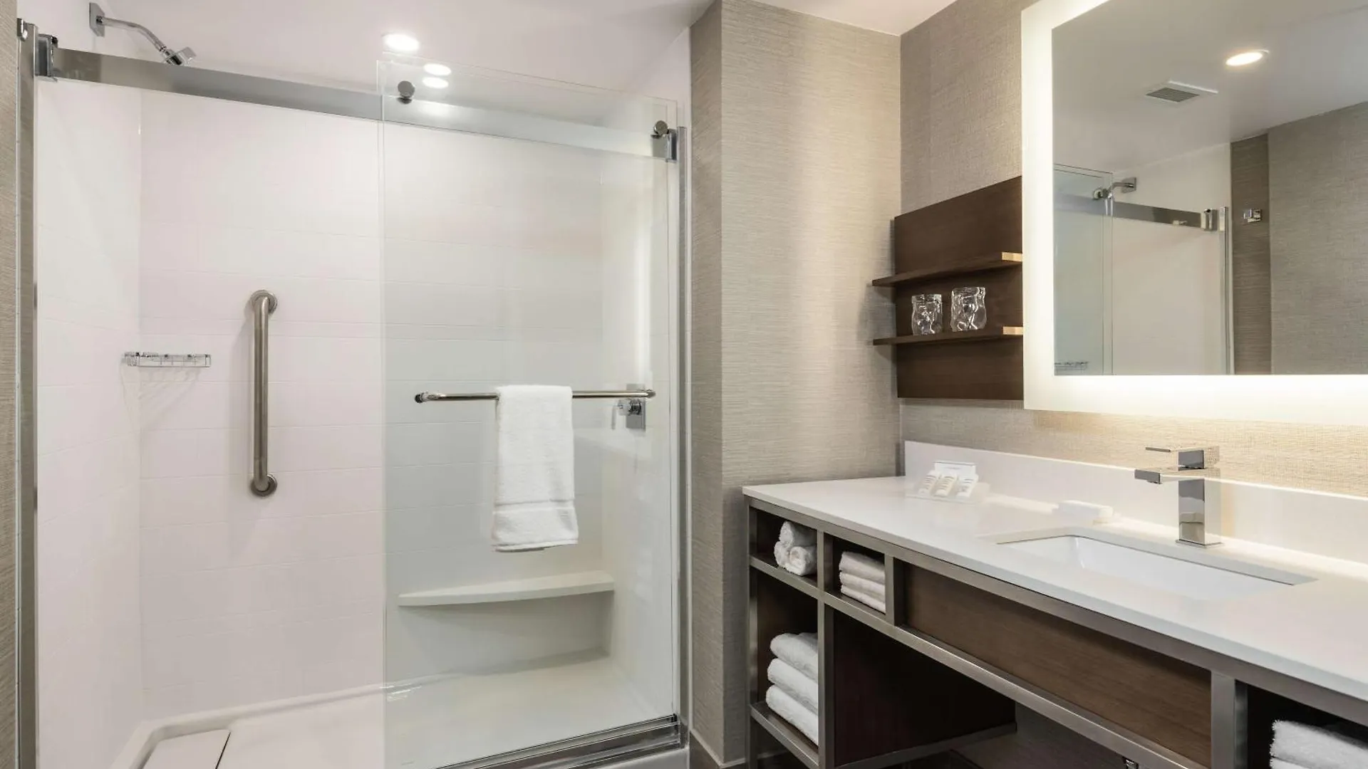 Hilton Garden Inn Ottawa Downtown 3*,